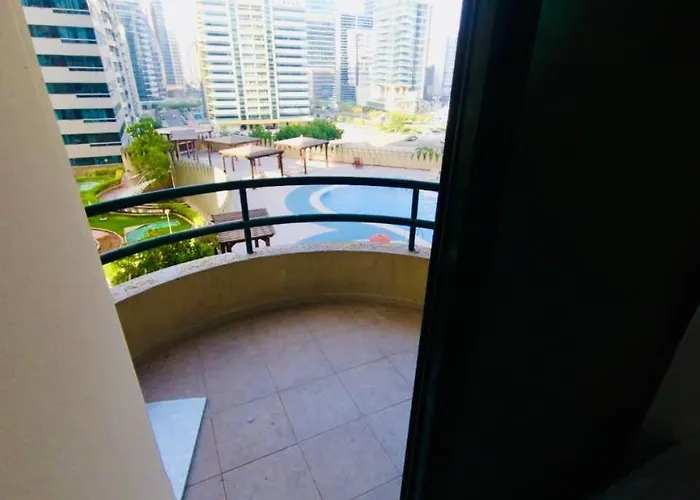 Single Partition 2 Min From Metro Swiming Pool View