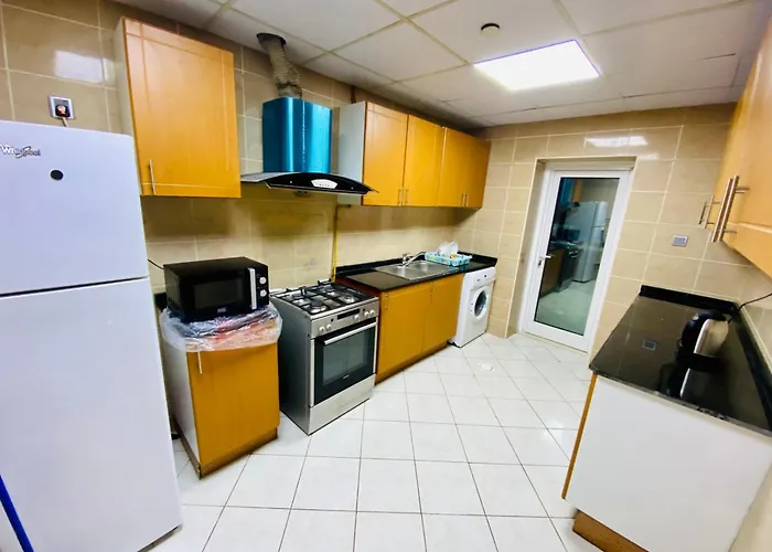 Single Partition 2 Min From Metro Swiming Pool View