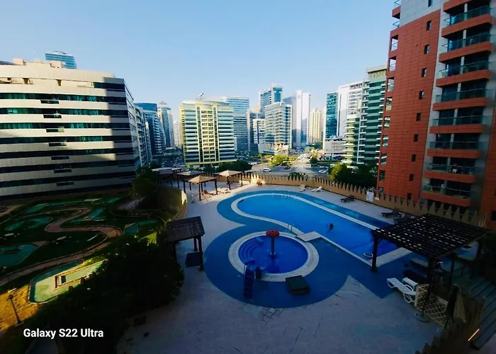 Single Partition 2 Min From Metro Swiming Pool View