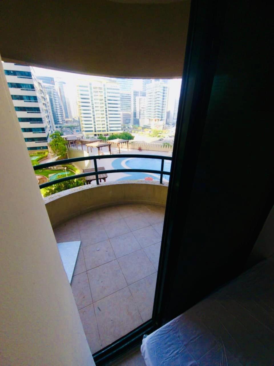 Single Partition 2 Min From Metro Swiming Pool View Dubai