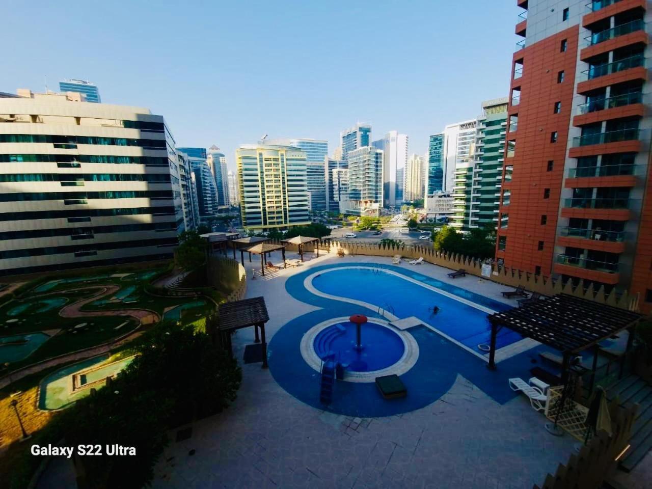 Homestay Single Partition 2 Min From Metro Swiming Pool View Dubai