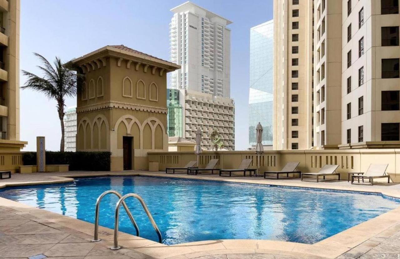 Homestay Single Partition 2 Min From Metro Swiming Pool View *