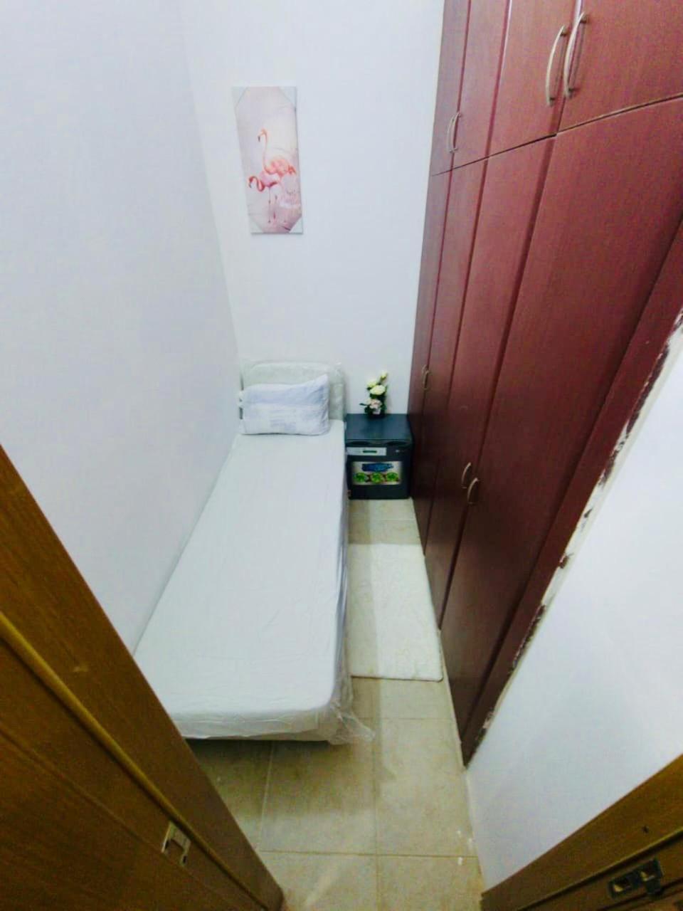Single Partition 2 Min From Metro Swiming Pool View * Dubai